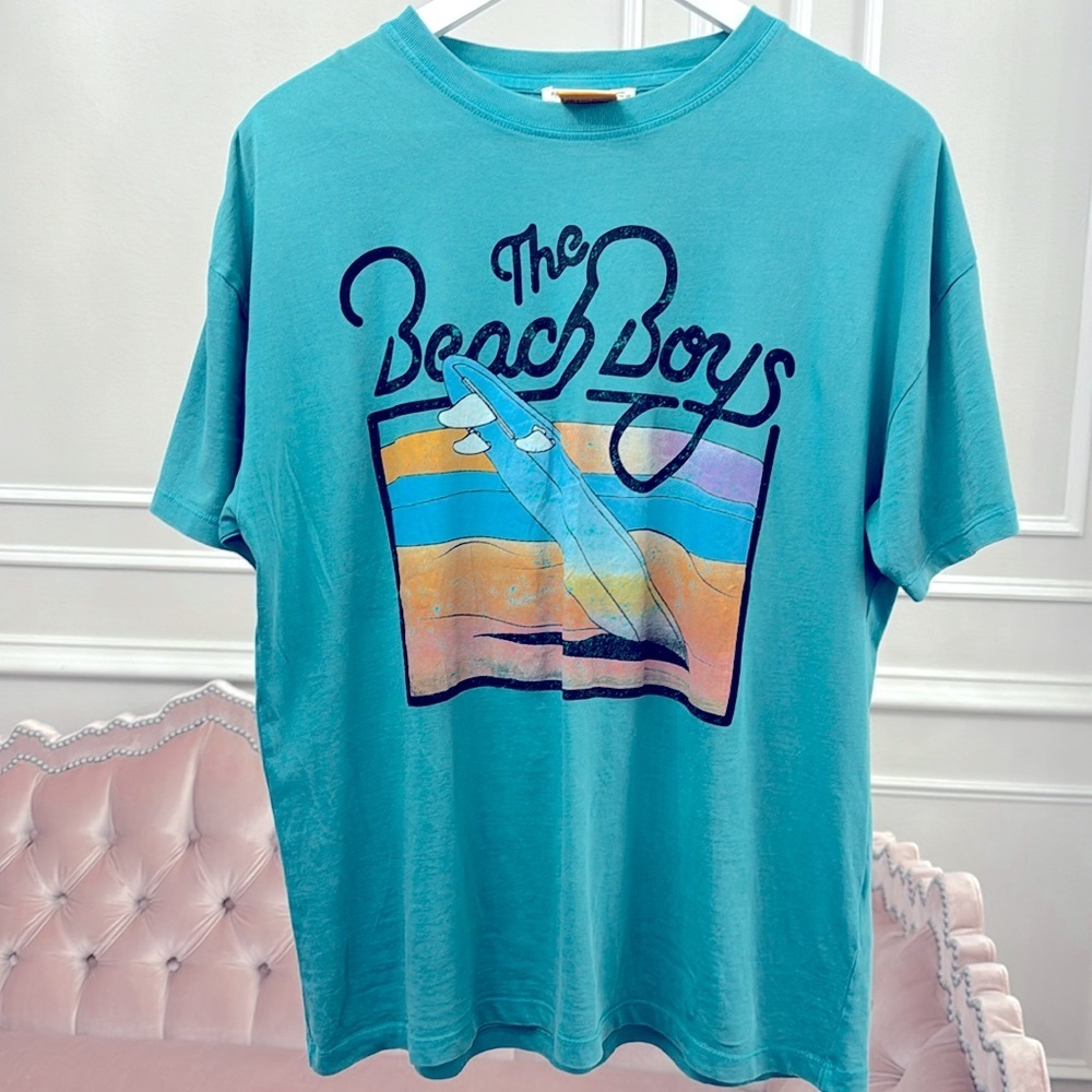 NWOT PULL & BEAR T SHIRT